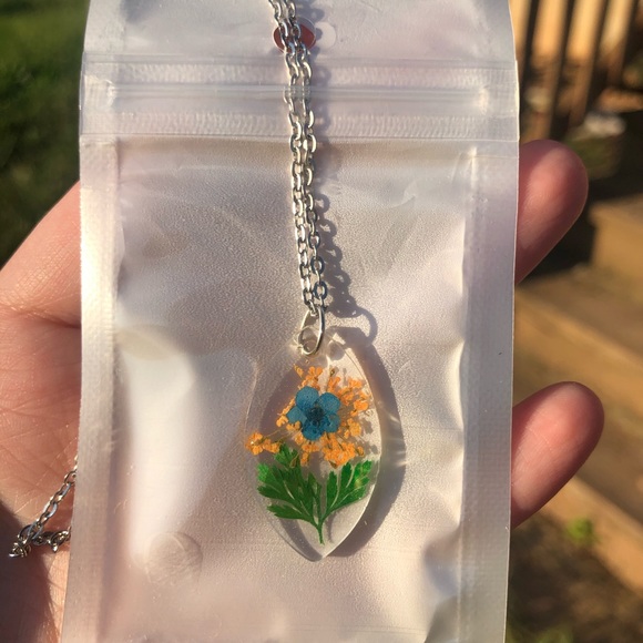 Oval shape flower necklace silver chain 18 inch